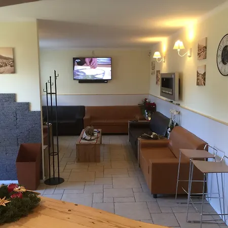 Four Seasons Hotel 3*