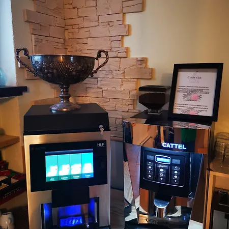 Four Seasons Hotel 3*